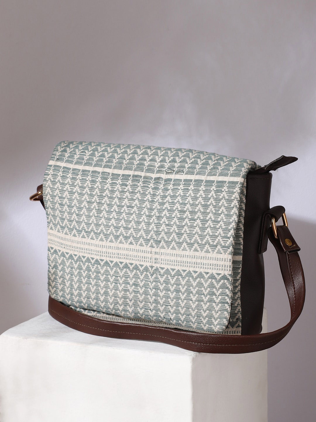 

DEEBACO Self Design Structured Sling Bag, Sea green