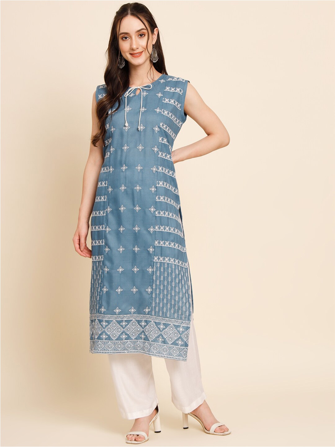 

HERE&NOW Blue & Beige Tie-Up Neck Ethnic Motifs Embroidered Straight Kurta