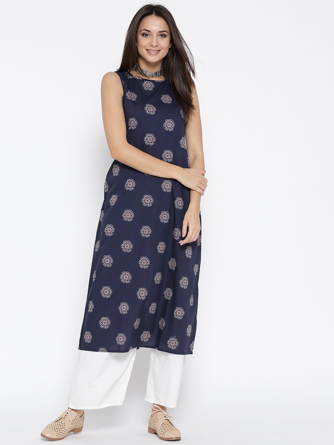 

Sera Women Navy & White Printed Kurta with Palazzos, Navy blue