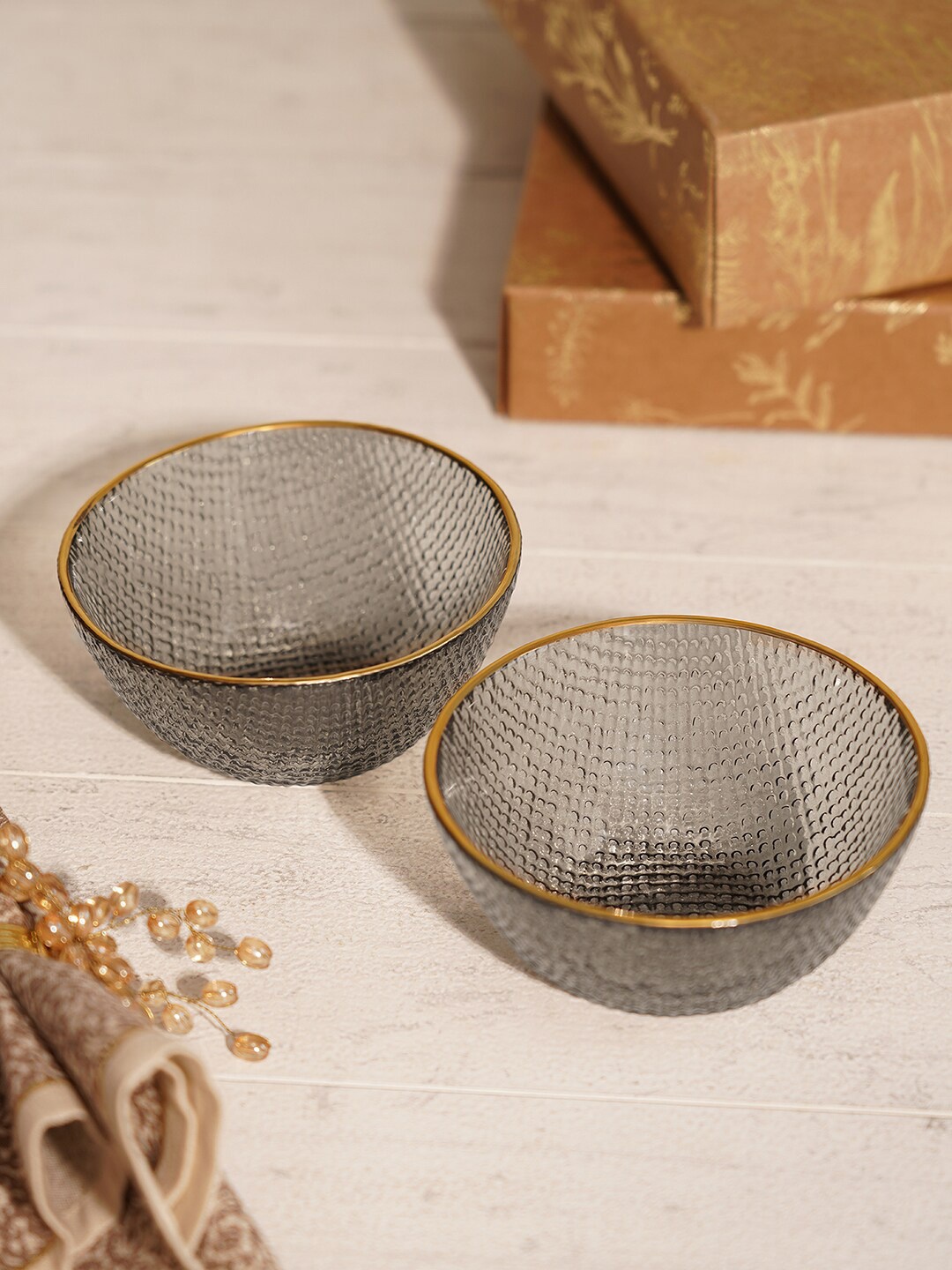 

Pure Home and Living Grey & Gold-Toned 2 Pieces Textured Glass Bowls