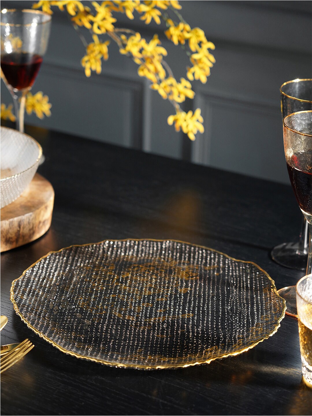 

Pure Home and Living Grey & Gold-Toned 2 Pieces Textured Glass Charger Plates