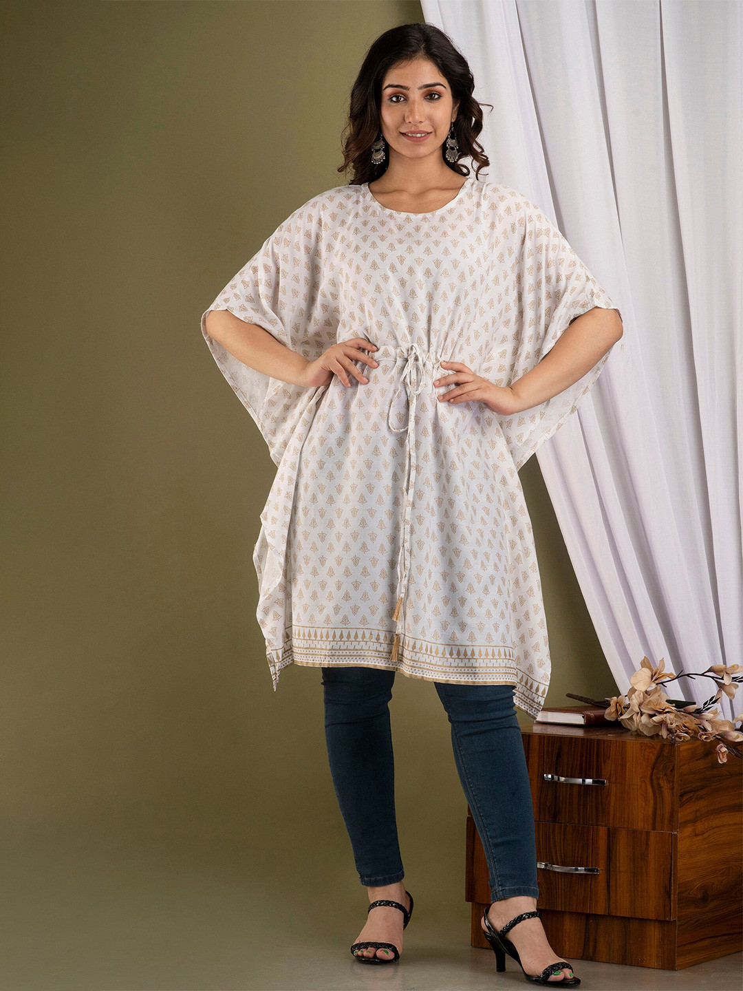 

Mialo fashion Ethnic Motifs Printed Kimono Sleeves Kaftan Kurti, White