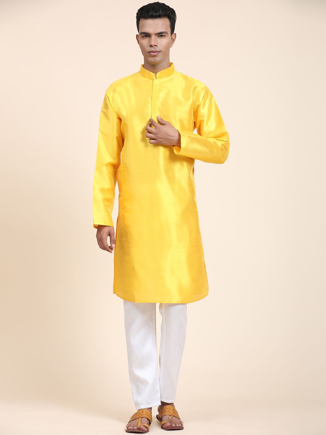 

Phenav Mandarin Collar Straight Dupion Silk Kurta, Yellow