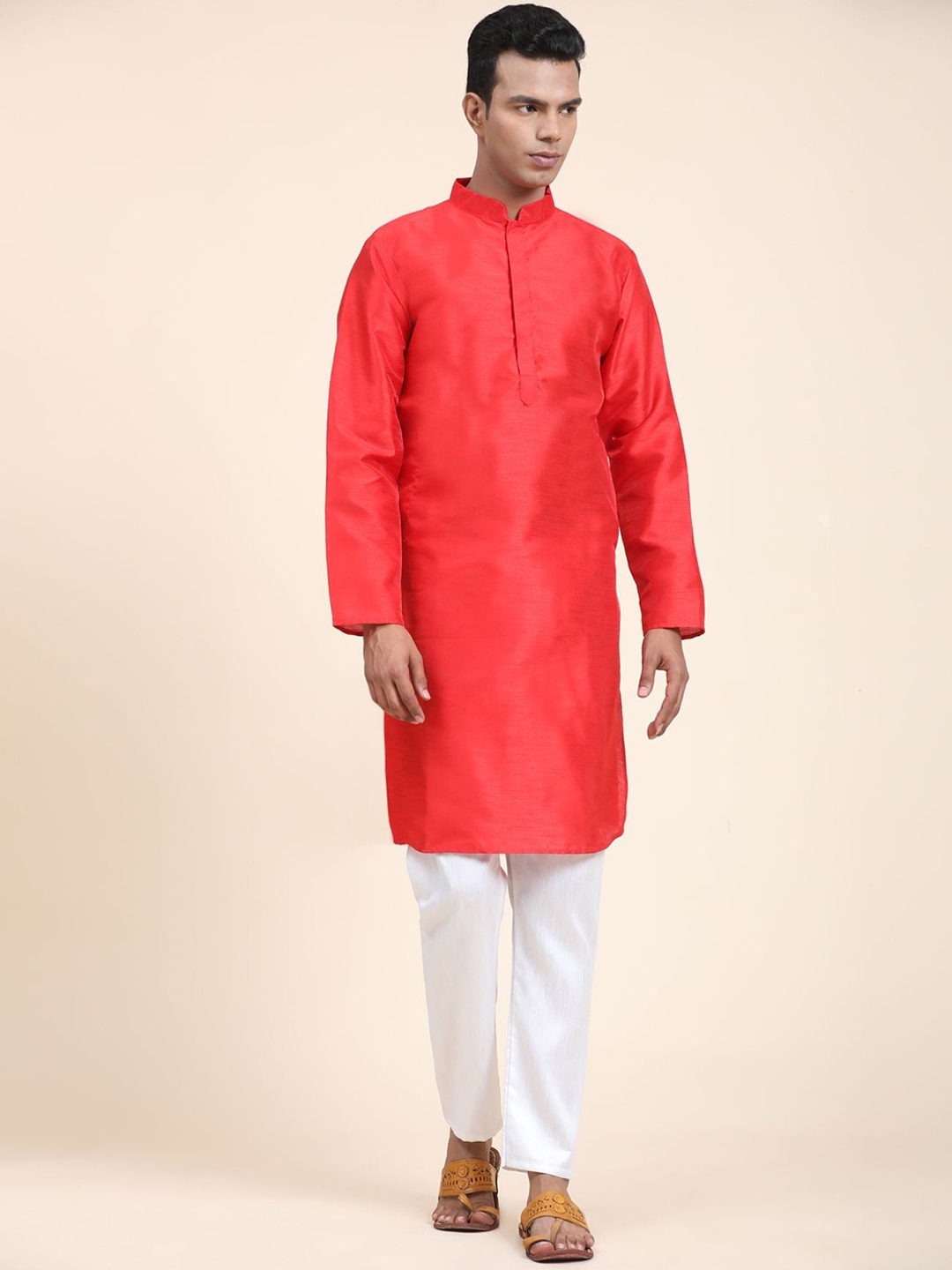 

Phenav Mandarin Collar Straight Kurta, Red