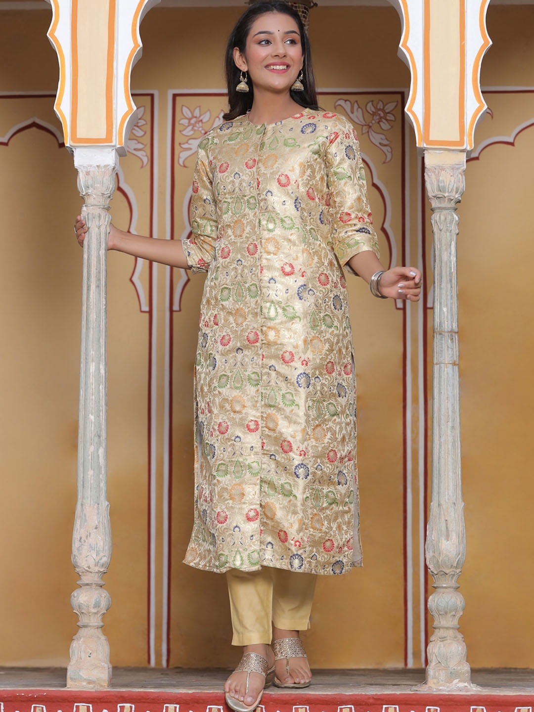 

Jaipur Kurti Beige & Green Round Neck Floral Printed Jacquard Straight Kurta