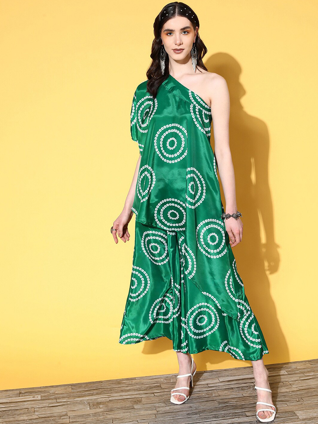 

InWeave Green & White One-Shoulder Bandhani Printed A-Line Kurta with Palazzos
