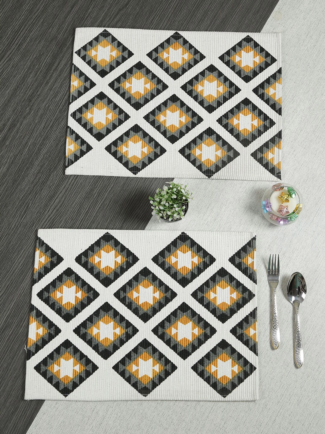 

Soumya Grey & Black 6 Pieces Printed Cotton Table Placemats