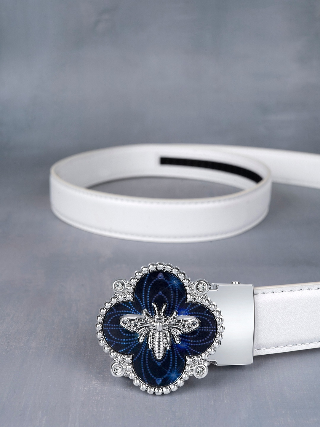 

BANGE Women Textured Leather Slim Belt, White