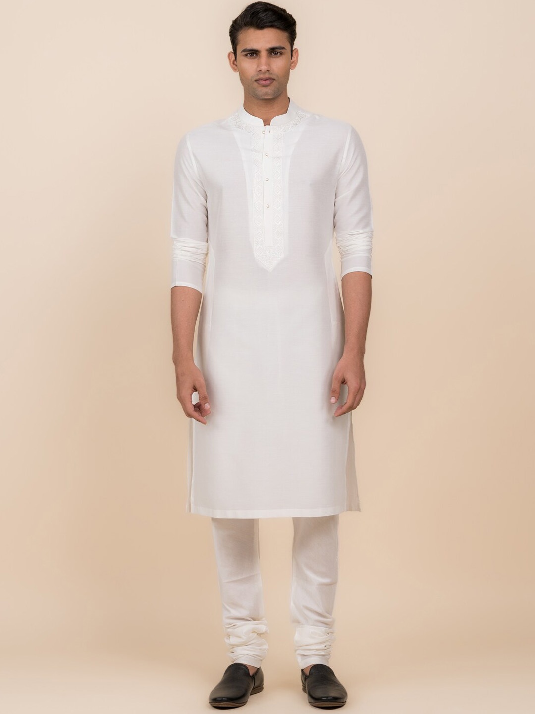 

Tasva Mandarin Collar Ethnic Motifs Embroidered Straight Kurta with Churidar, White