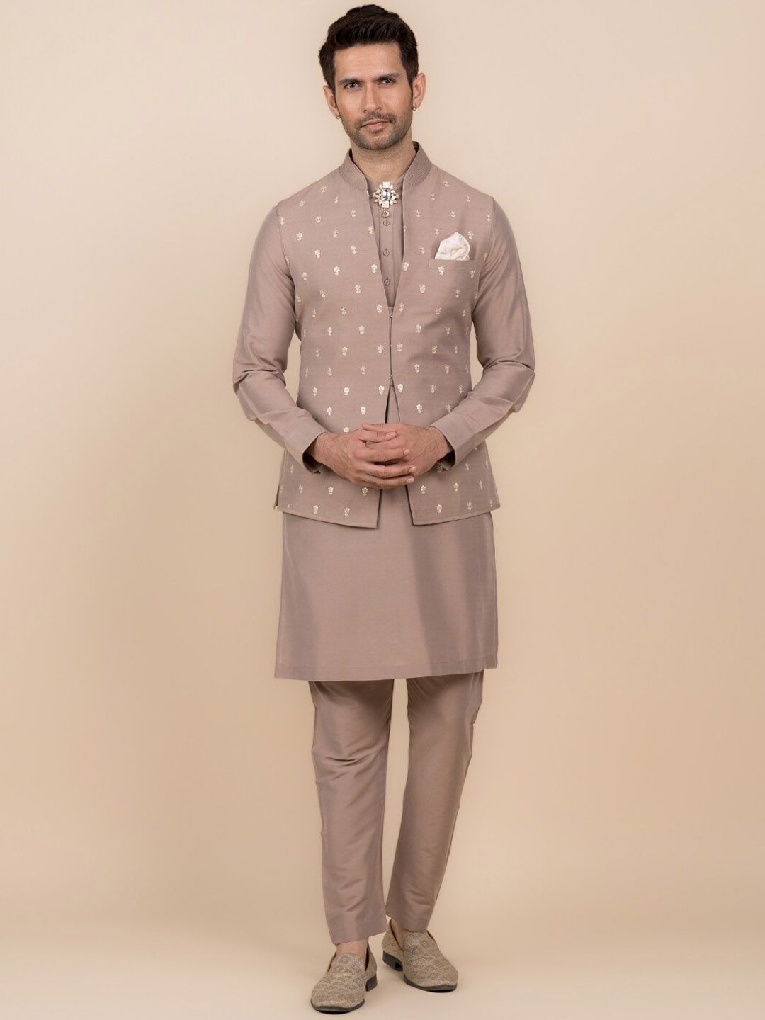 

Tasva Mandarin Collar Regular Kurta With Trousers, Beige