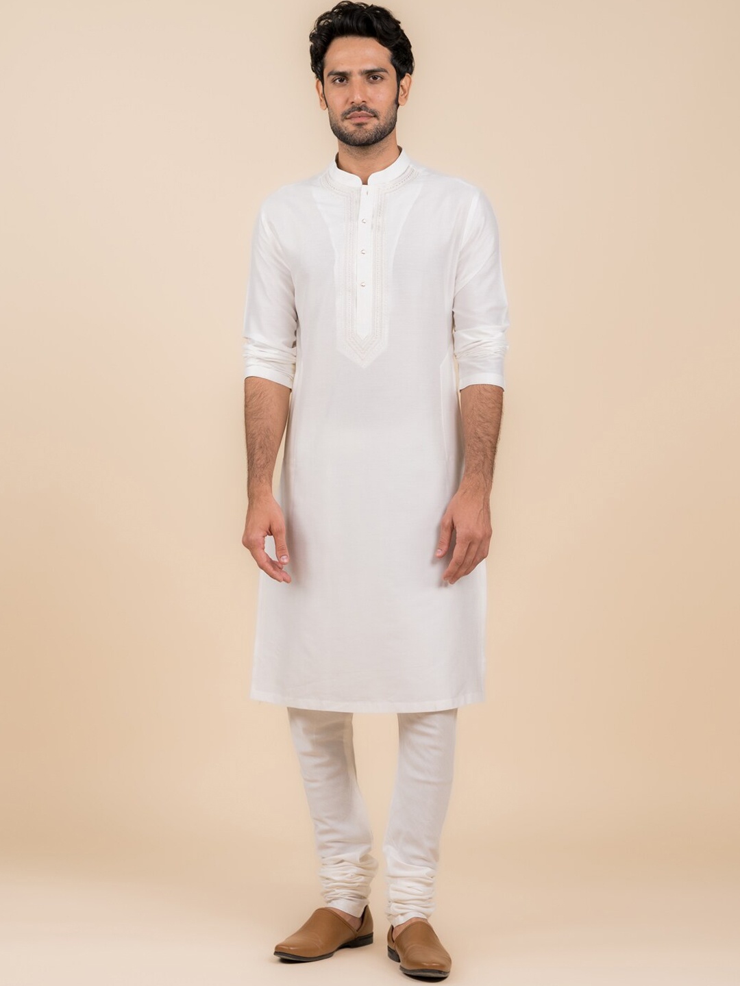 

Tasva Mandarin Collar Ethnic Motifs Embroidered Straight Kurta with Churidar, White