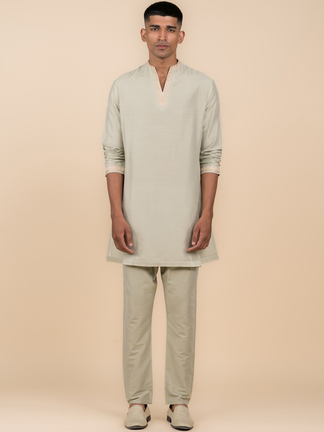 

Tasva Mandarin Collar Regular Kurta With Churidar, Green