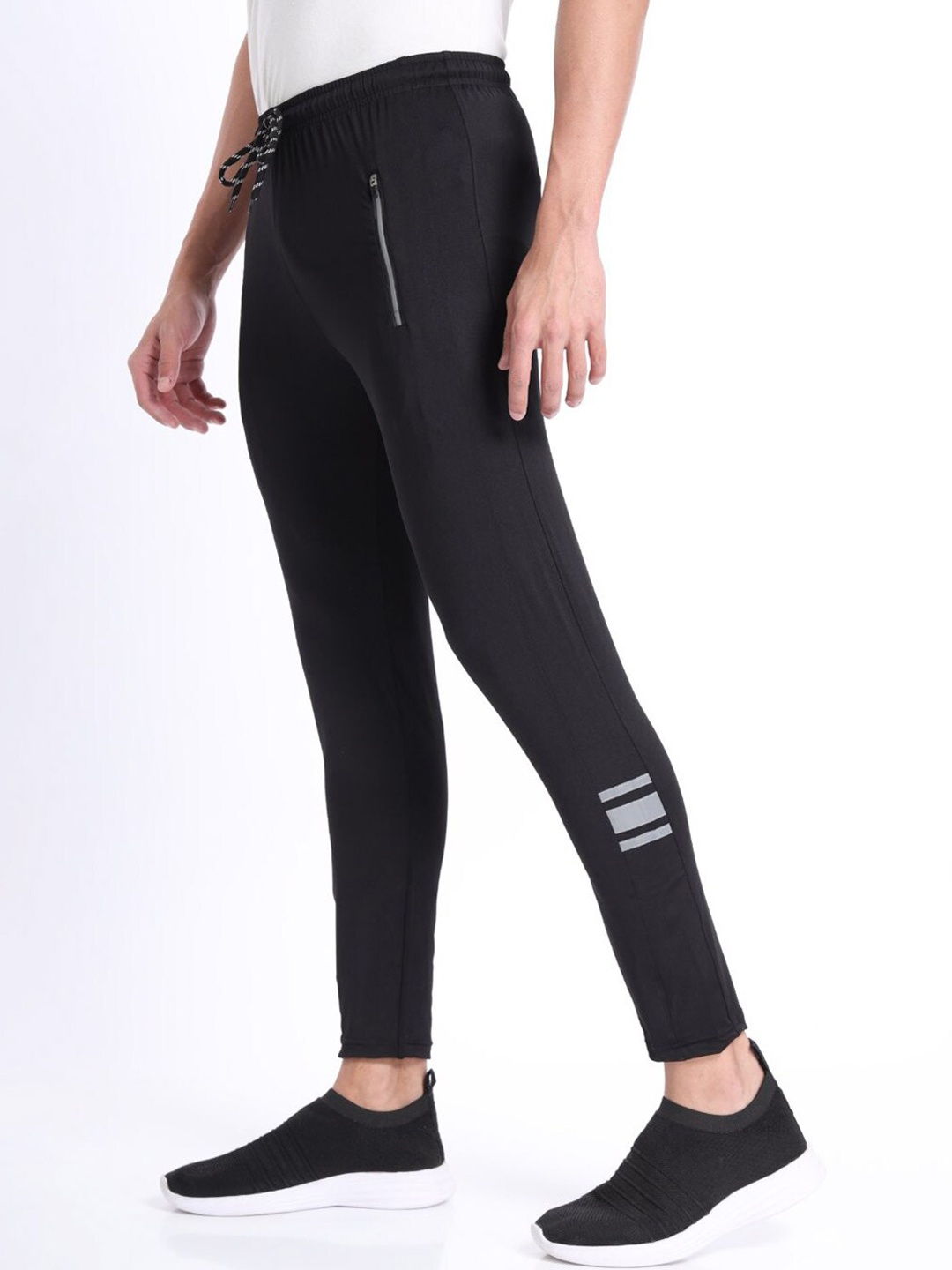 

NOBERO Men Mid-Rise Cotton Joggers, Black