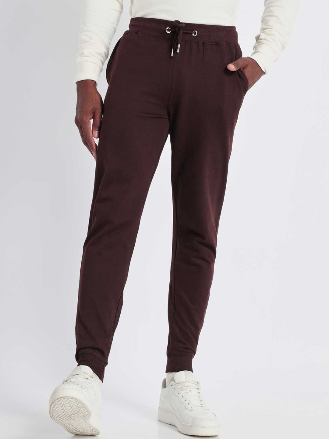 

NOBERO Men Mid-Rise Cotton Joggers, Brown