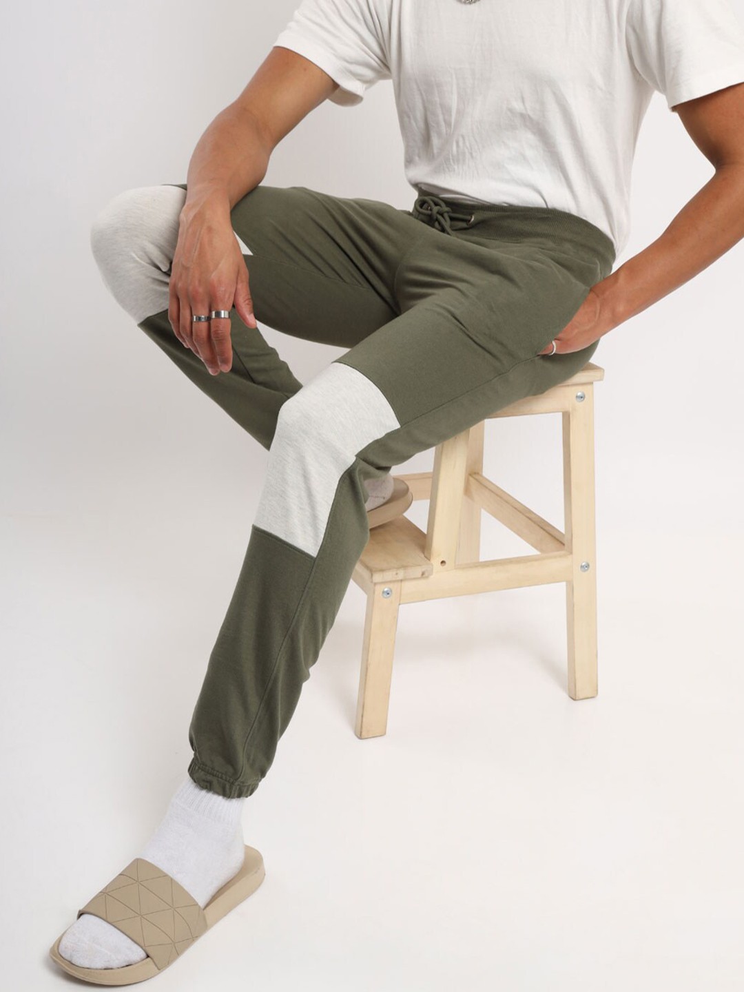 

NOBERO Men Colourblockad Mid-Rise Cotton Joggers, Green