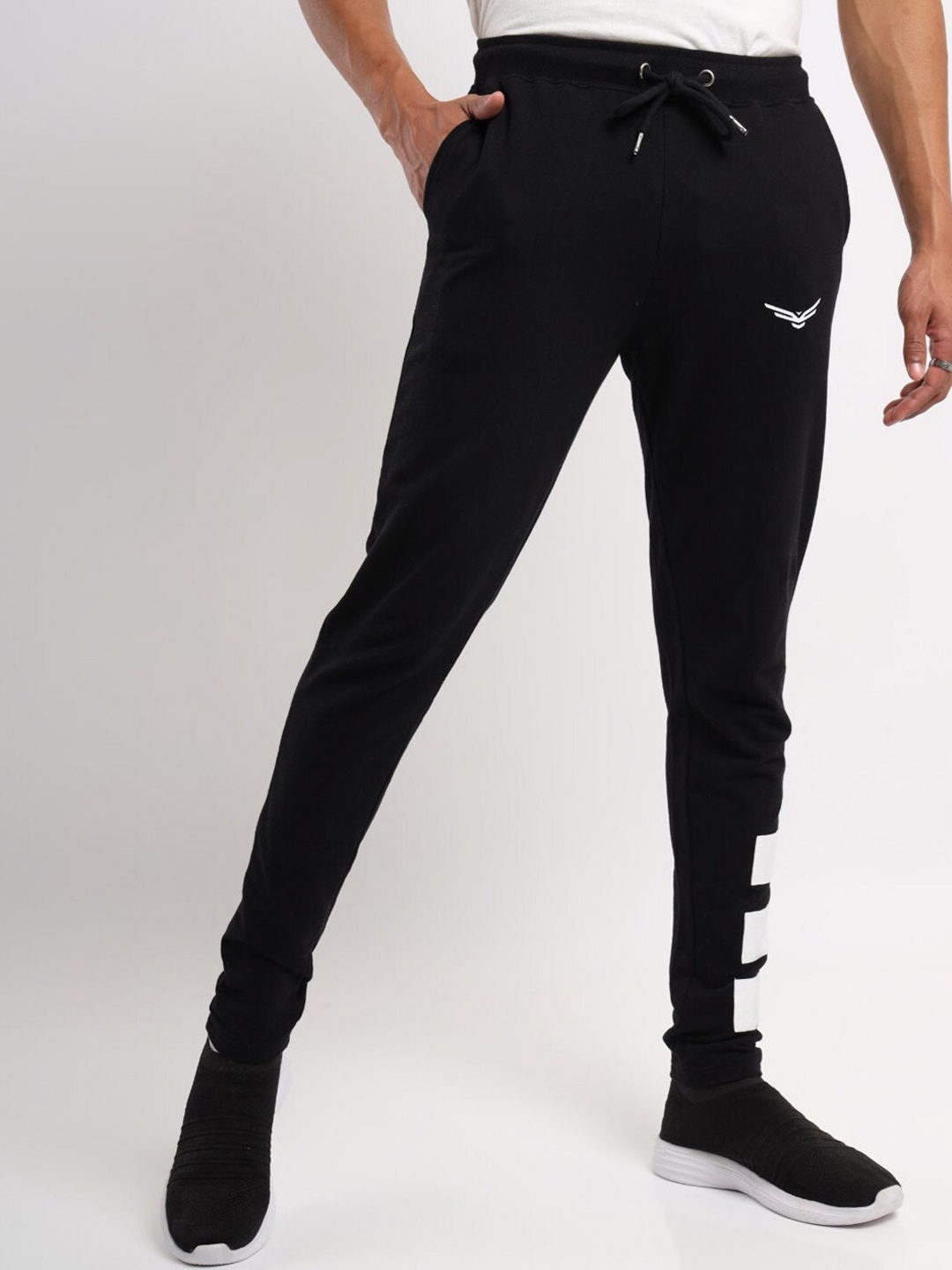 

NOBERO Men Colourblocked Mid-Rise Cotton Joggers, Black