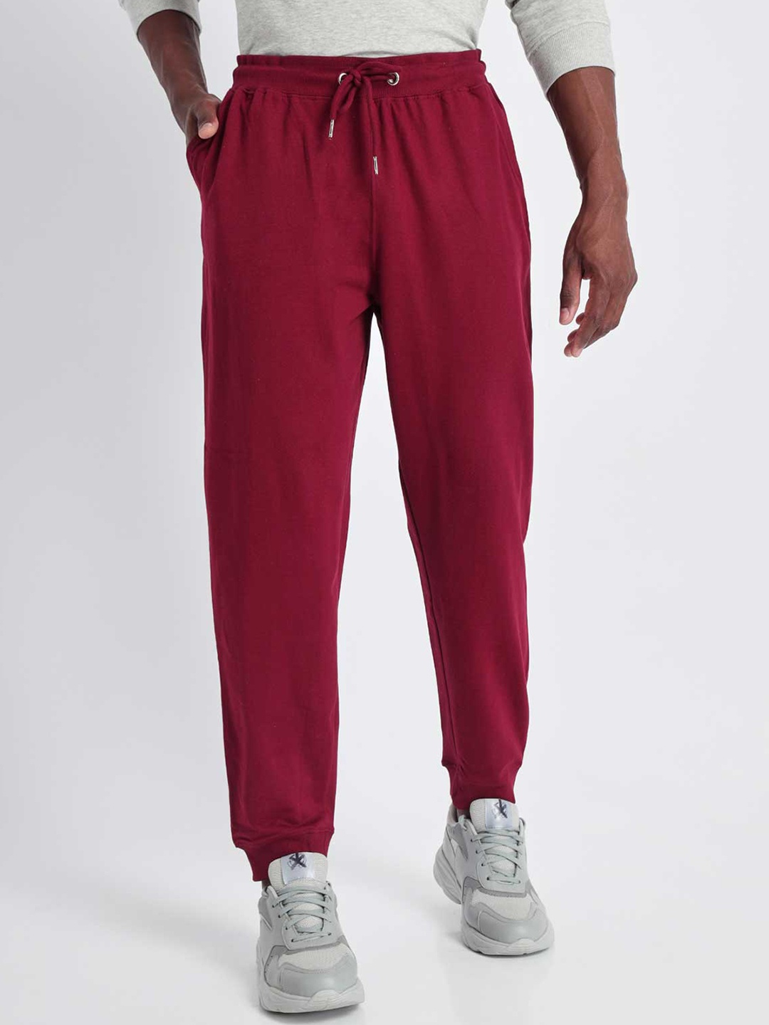 

NOBERO Men Mid-Rise Cotton Joggers, Maroon