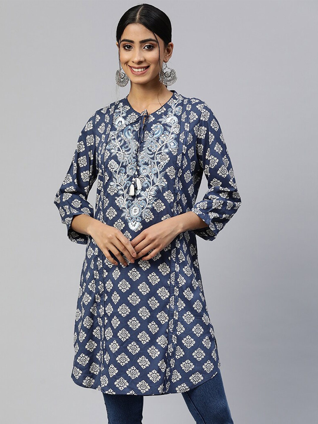 

Nayam By Lakshita Ethnic Motifs Printed Thread Work Tie-Up Neck Straight Kurta, Navy blue