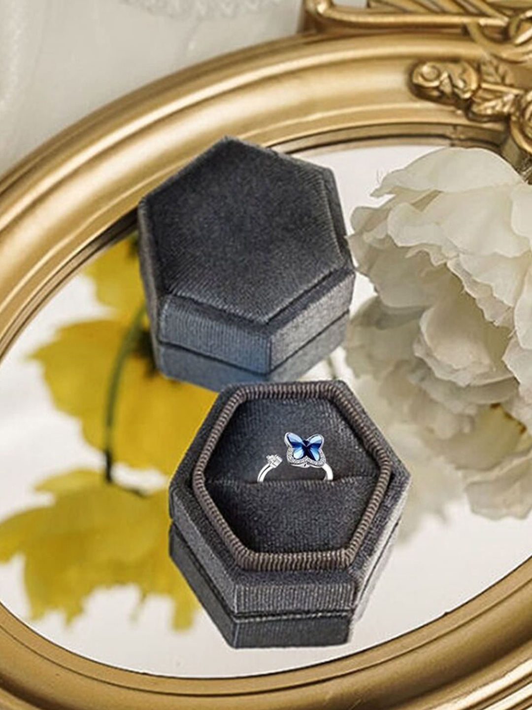 

Fashion Frill Silver-Plated Crystal Studded Butterfly Rotate Adjustable Ring