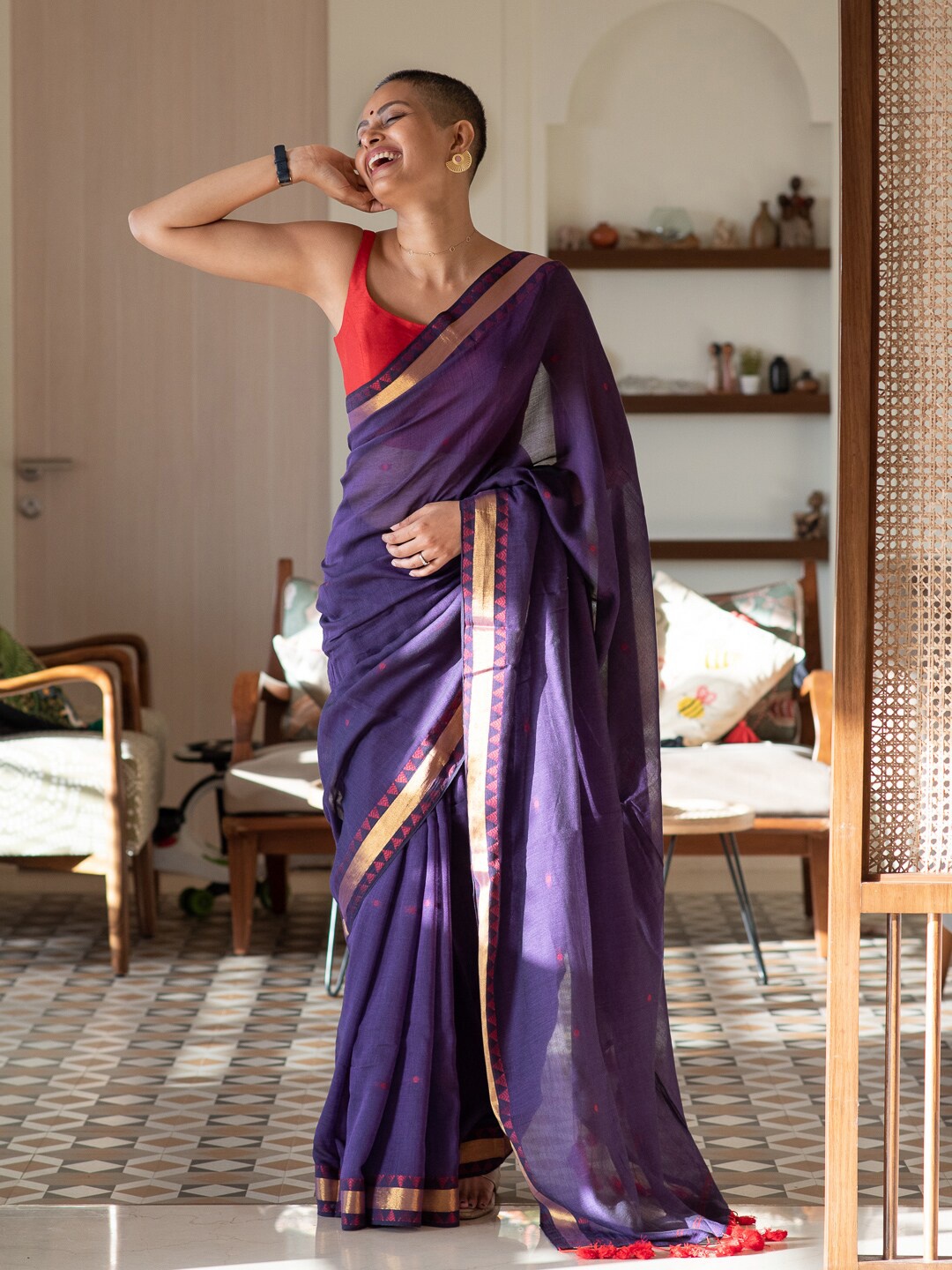 

Suta Purple & Red Woven Design Zari Pure Cotton Saree