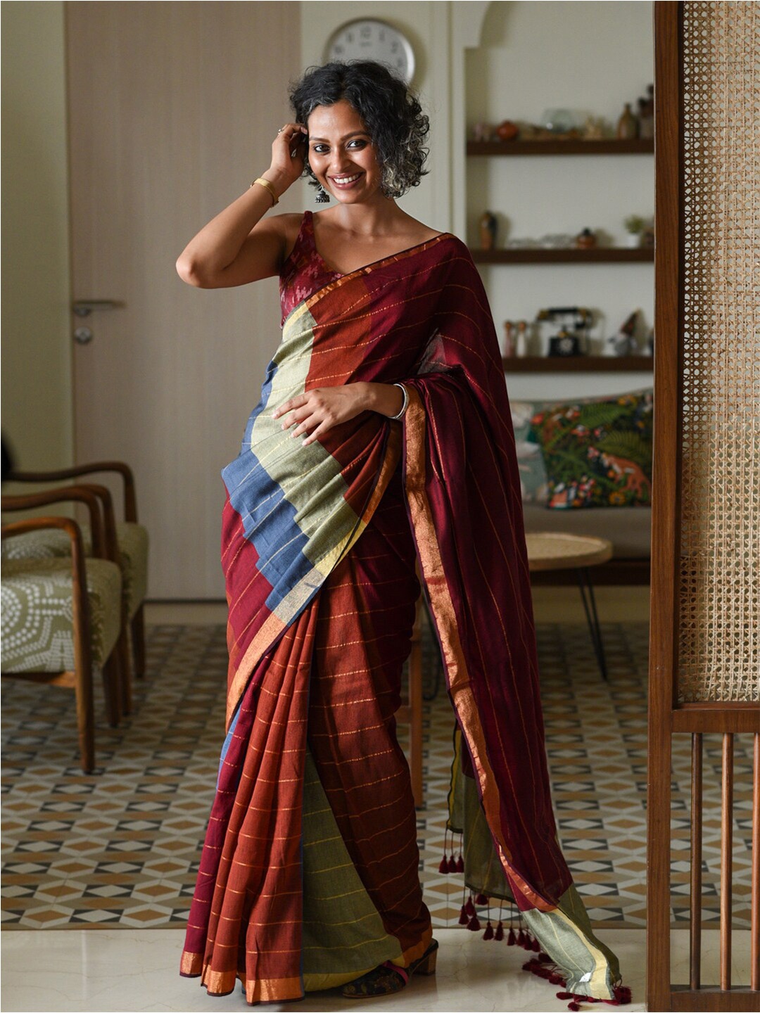 

Suta Maroon & Blue Colourblocked Zari Saree