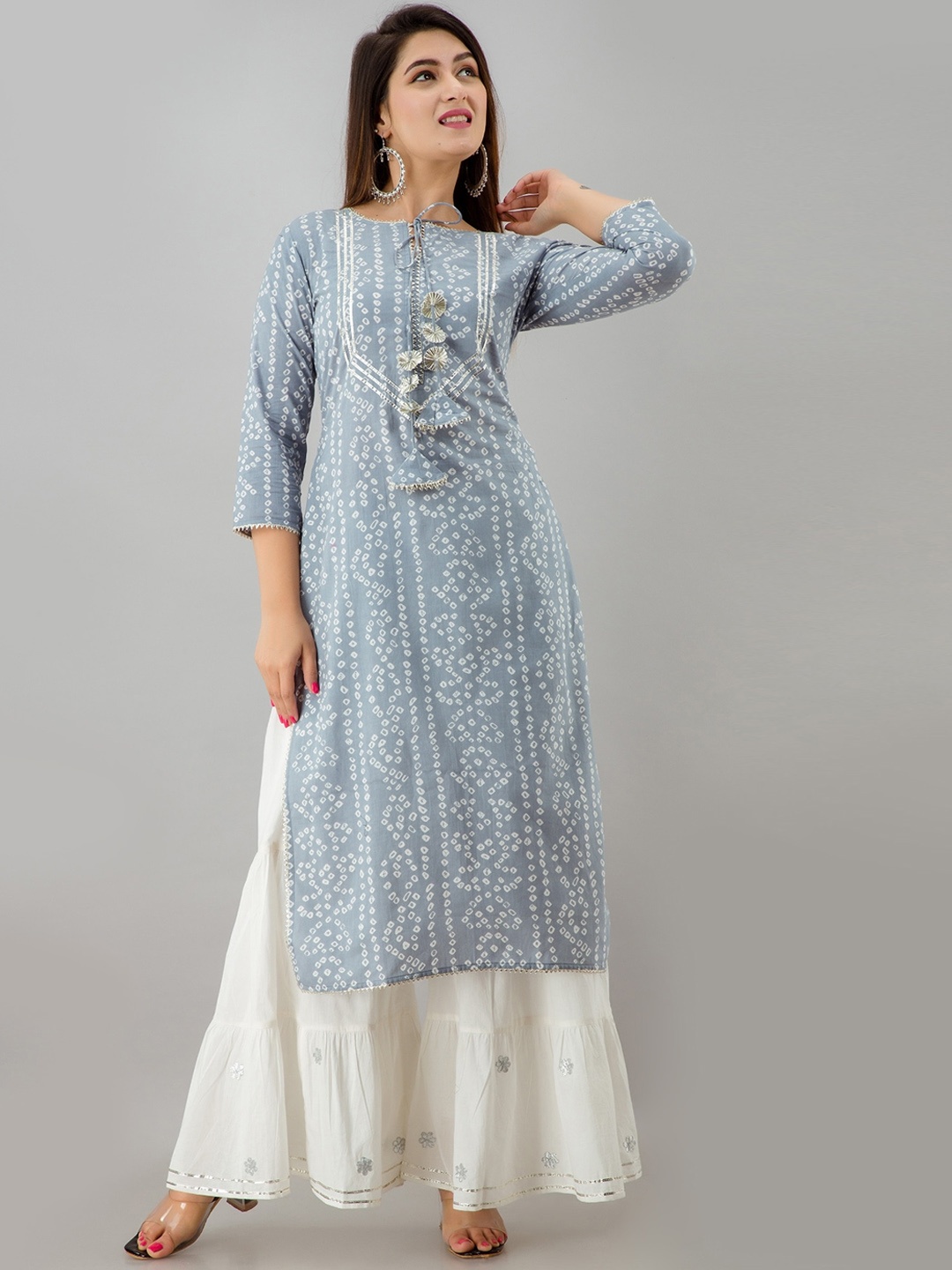 

HERE&NOW Blue & White Bandhani Printed Gotta Patti Straight Kurta