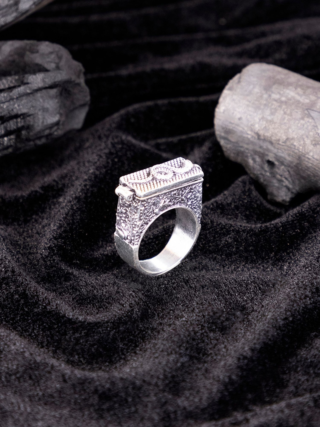 

Studio One Love Silver-Plated Adjustable Finger Ring