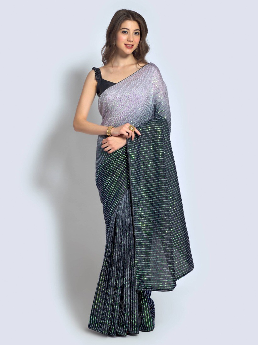 

VEERAX Sequin Embellished Saree, Green