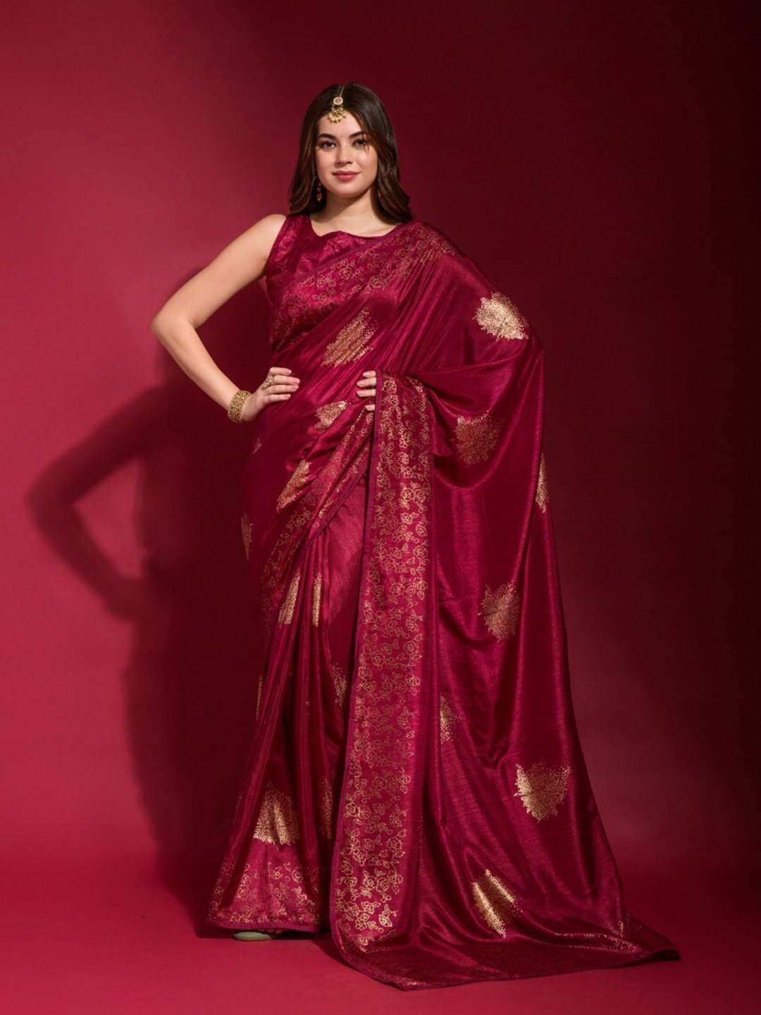 

VEERAX Floral Woven Design Zari Pure Georgette Saree, Maroon