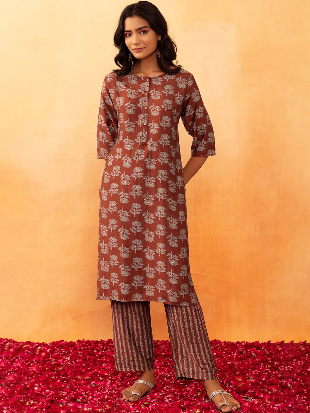 

Rang by Indya Batik Boota Printed Kurta With Trouser, Rust