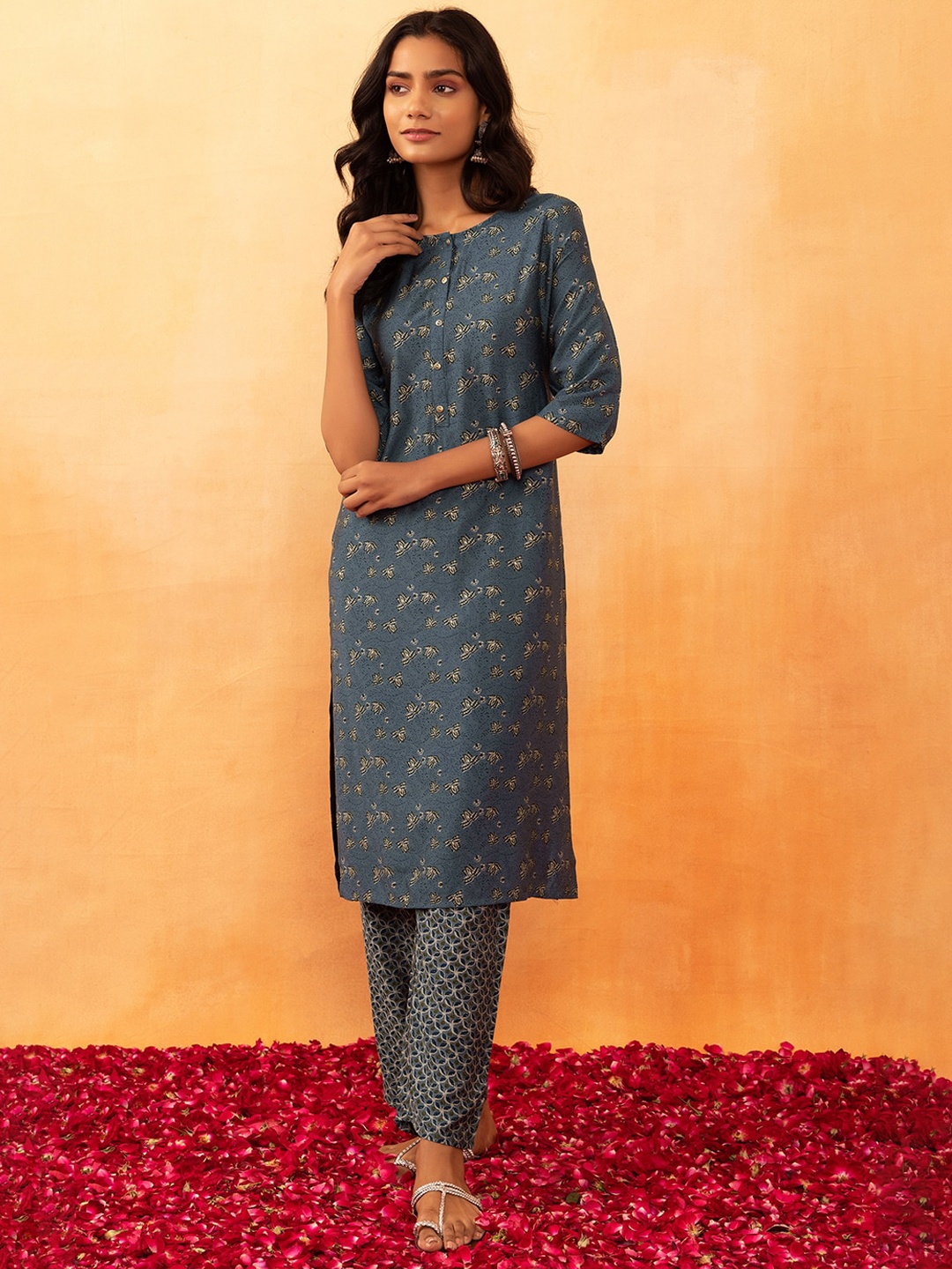 

Rang by Indya Floral Jaal Printed Kurta With Trouser, Grey