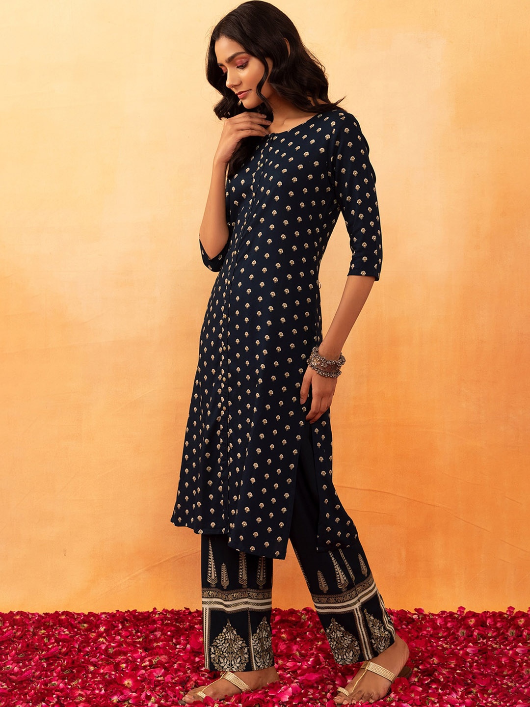 

Rang by Indya Floral Printed Kurta With Trouser, Navy blue