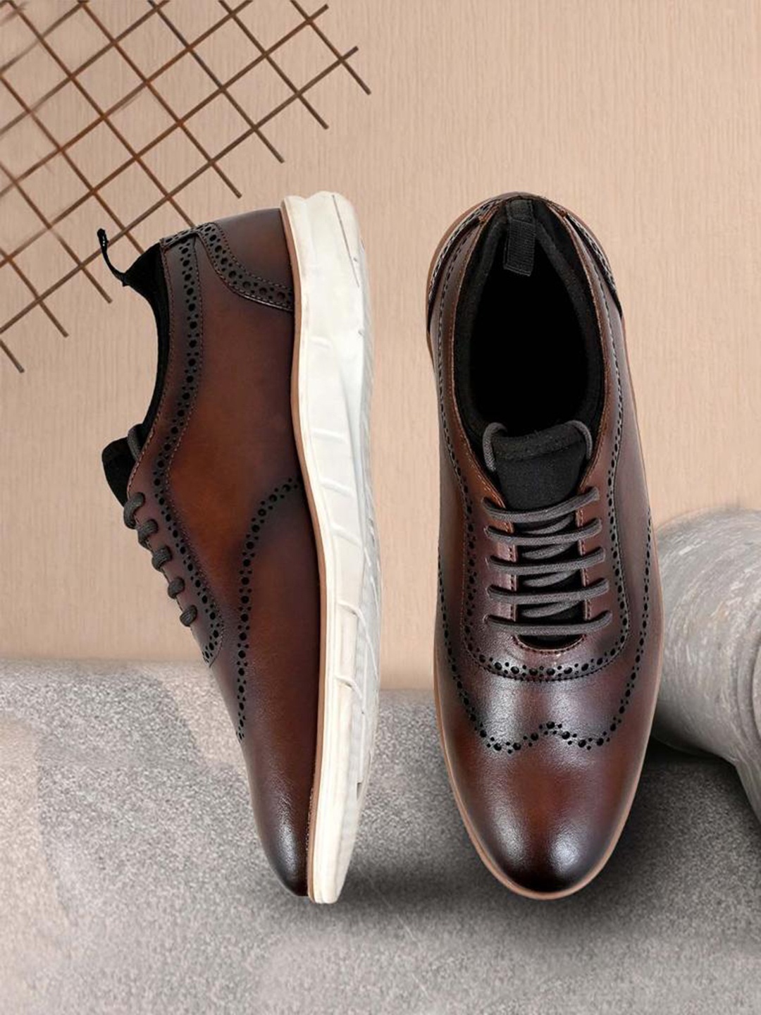 

KICKSFIRE Men Textured Antibacterial Memory Foam Leather Contrast Sole Brogues, Brown