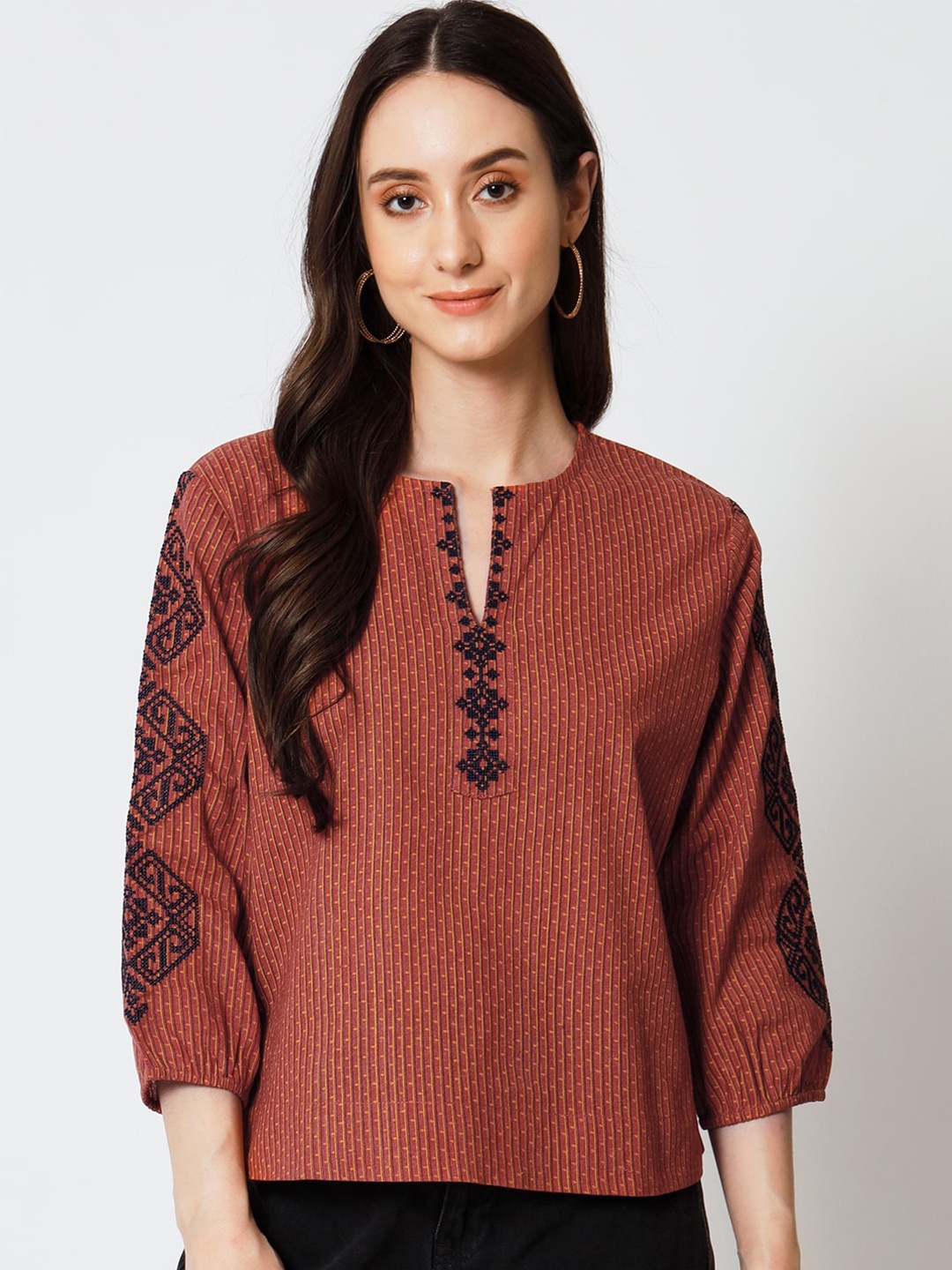 

Yaadleen Geometric Printed Three-Quarter Sleeves Cotton Top, Maroon