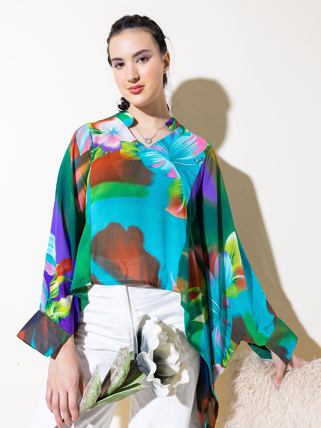 

Stylecast X Hersheinbox Blue & Green Floral Printed Mandarin Collar Kimono Sleeve Top