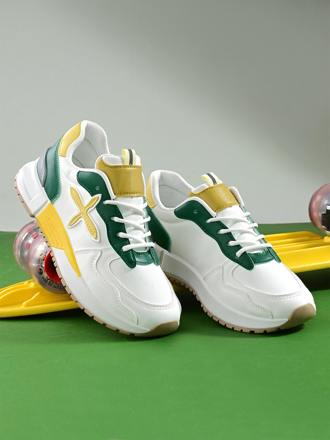 

The Roadster Lifestyle Co. Women Colourblocked Walking Sports Shoes, White