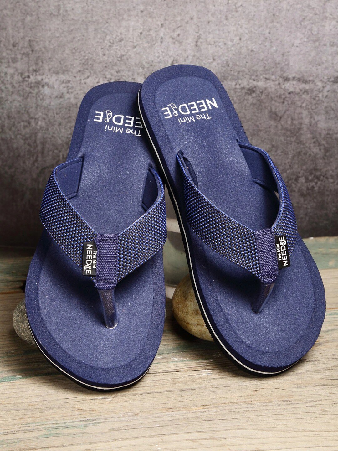 

The Mini NEEDLE Men Printed Thong Flip-Flops, Blue