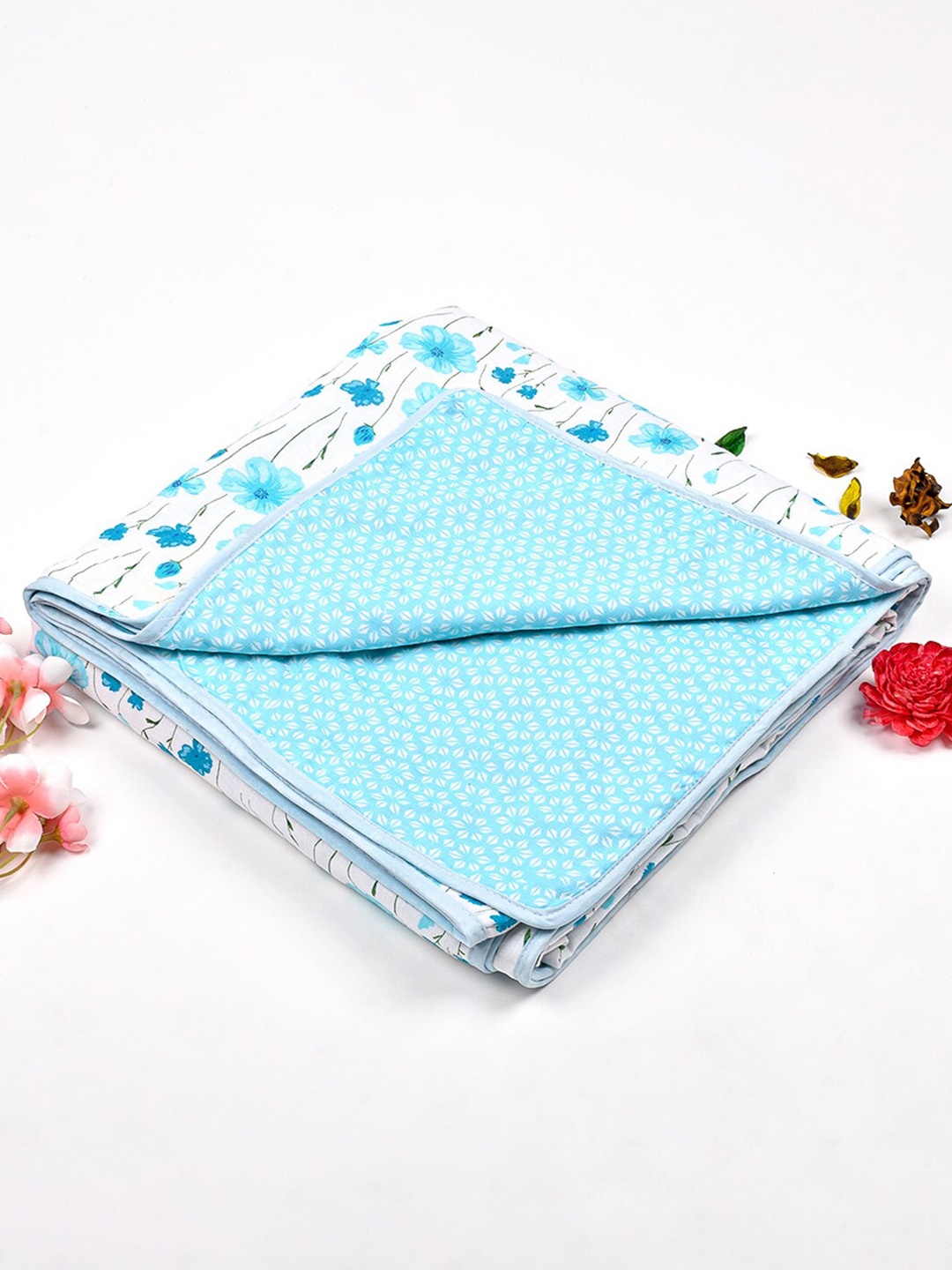 

Moms Home Kids White Floral AC Room Pure Cotton 350 GSM Reversible Single Bed Blanket