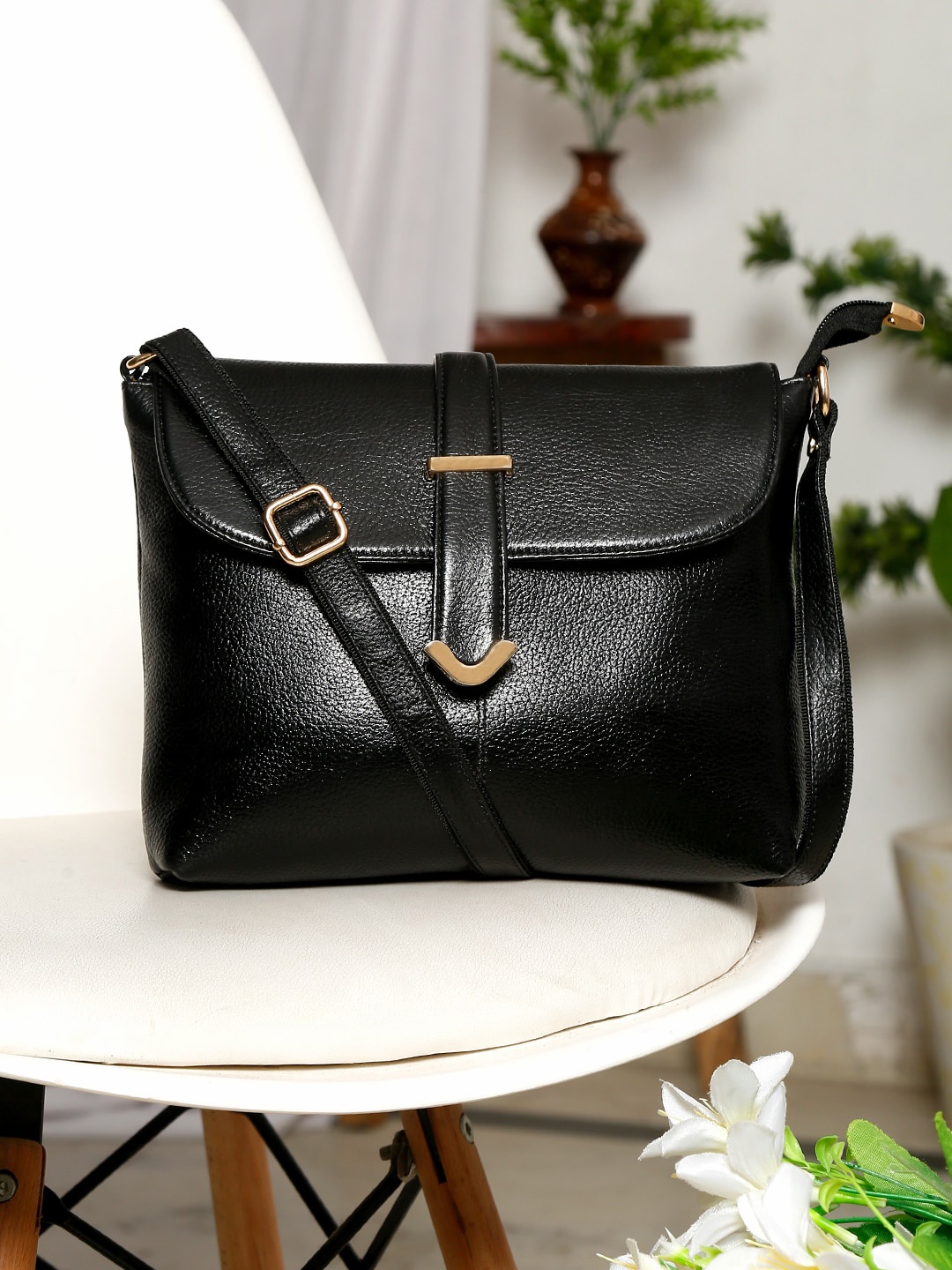 

Teakwood Leathers Water Resistant Structured Handheld Bag, Black