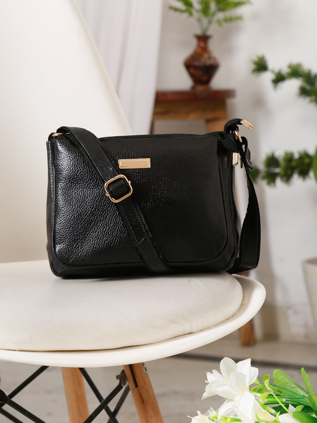 

Teakwood Leathers Textured Leather Structured Sling Bag, Black