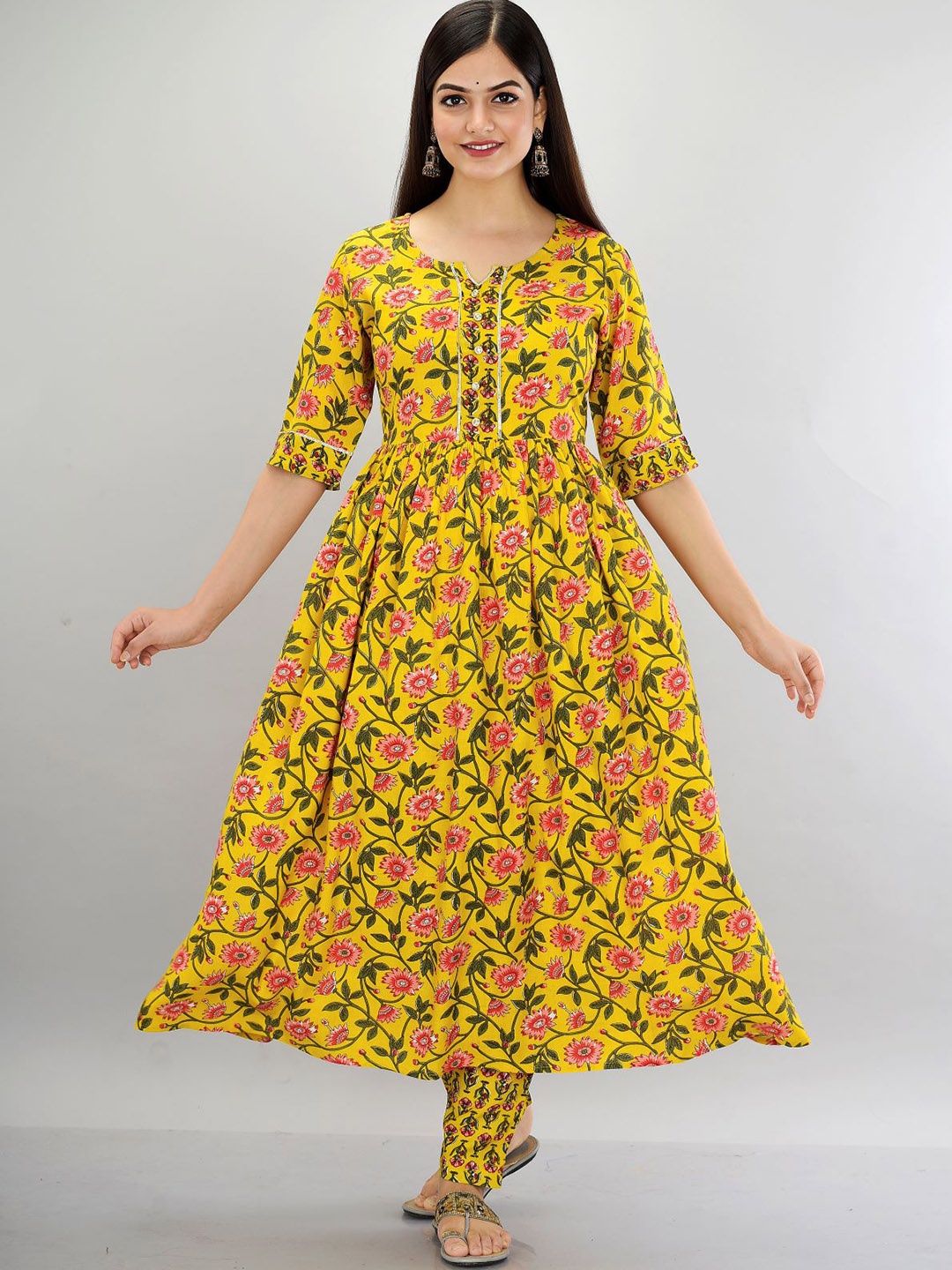 

METRO-FASHION Floral Printed Gotta Patti Anarkali Kurta with Trousers, Yellow