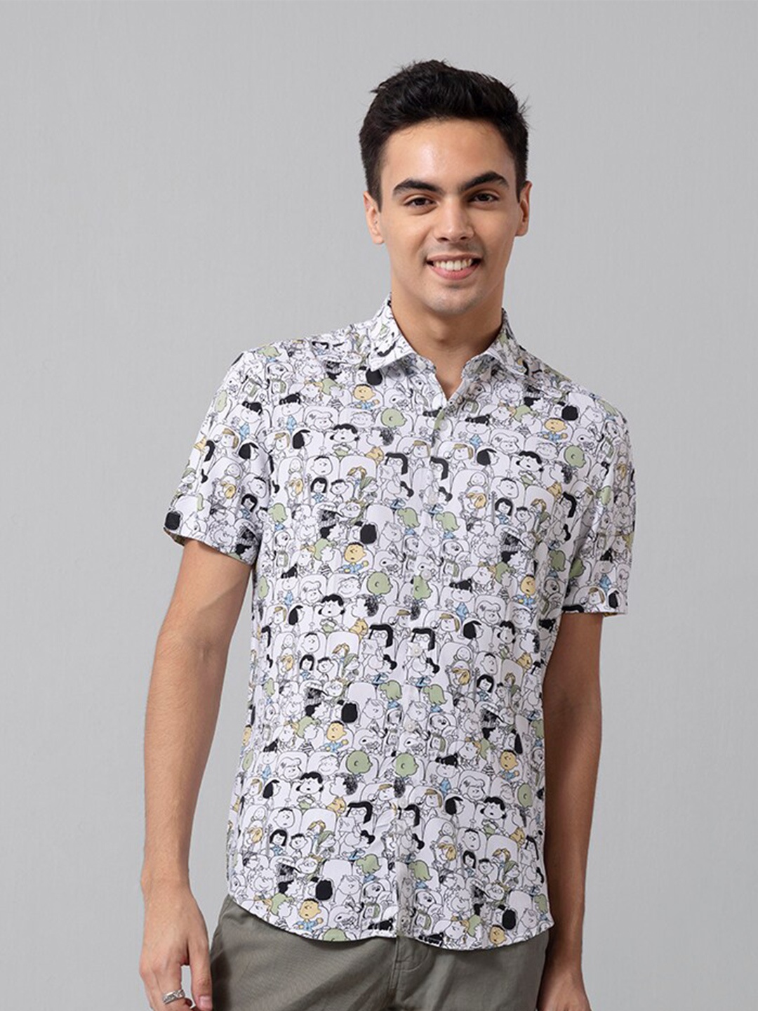 

Snitch Slim Fit Peanuts Printed Casual Shirt, Green