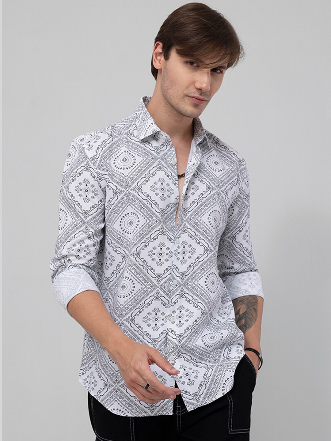 

Snitch White Slim Fit Ethnic Printed Casual Cotton Shirt