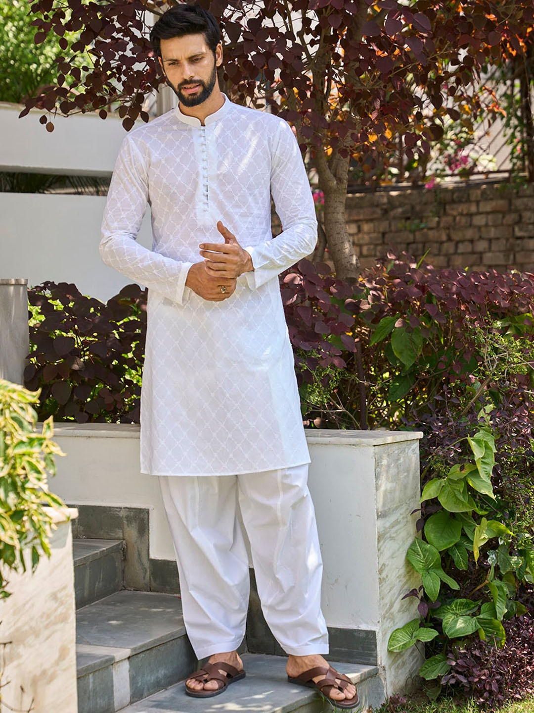 

See Designs Ethnic Motif Embroidered Mandarin Collar Pure Cotton Kurta, White