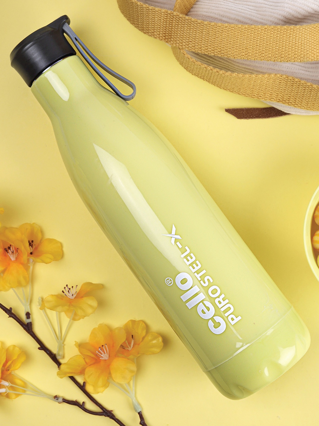

Cello Puro Steel-X Neo 900 Inner Stainless Steel Cold Insulated Water Bottle- 720ml, Yellow