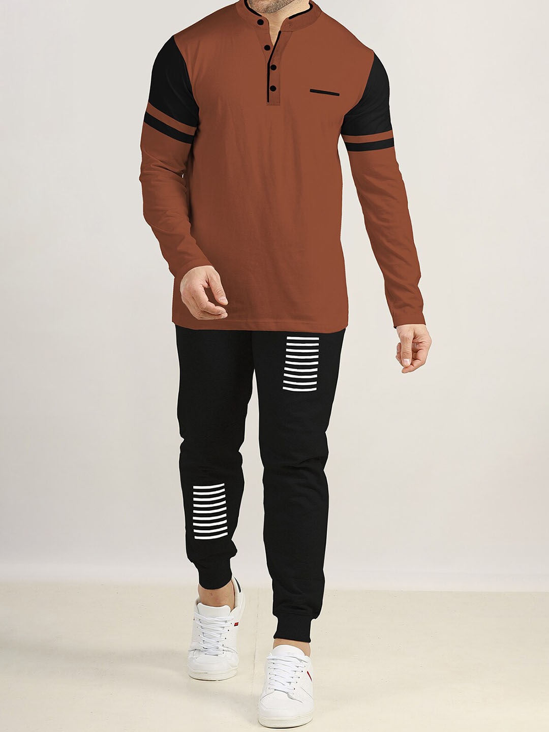 

TRIPR Men Color Blocked Cotton Sweatshirt & Joggers, Brown