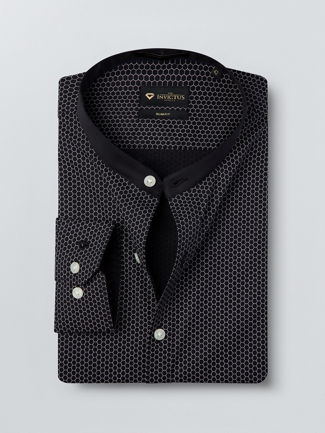 

INVICTUS Men Black & White Slim Fit Printed Casual Shirt