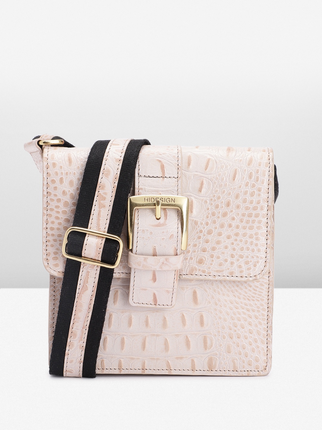 

Hidesign Off White Textured Leather Sling Bag