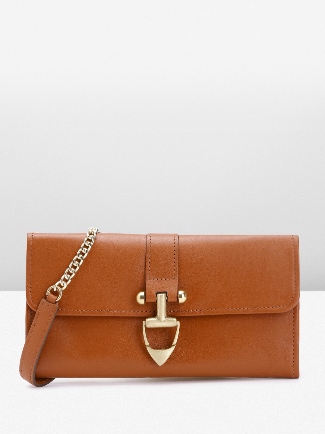 

Hidesign Women Solid Buckle Detail Leather Envelope, Tan