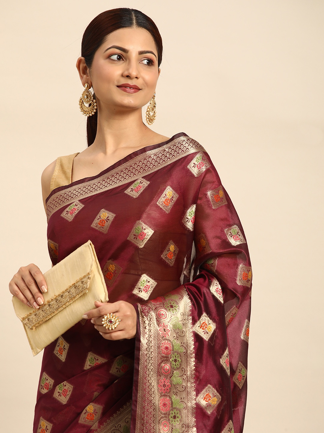 

Mitera Purple & Gold-Toned Floral Zari Organza Handloom Kanjeevaram Saree